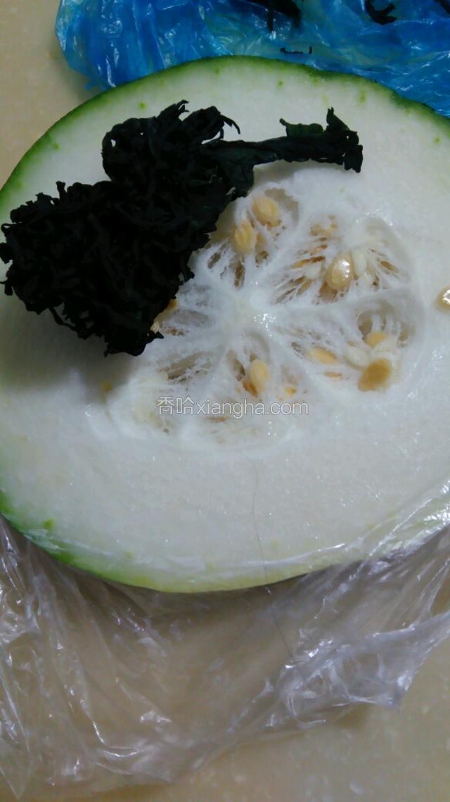 这是冬瓜和裙带菜。