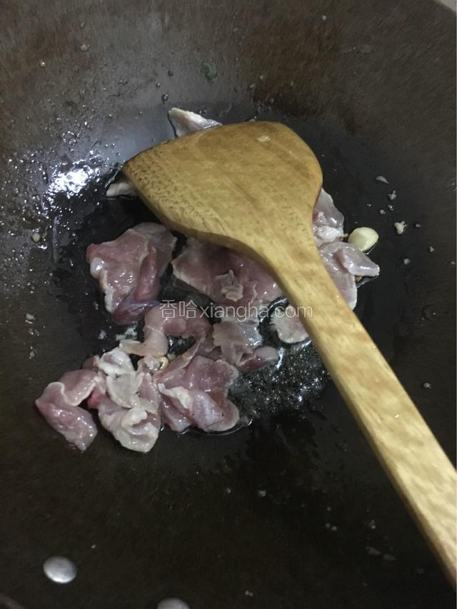 翻炒，炒至断生
