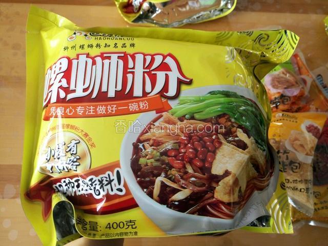就是这个样子的螺蛳粉 很大一包 名字不说了