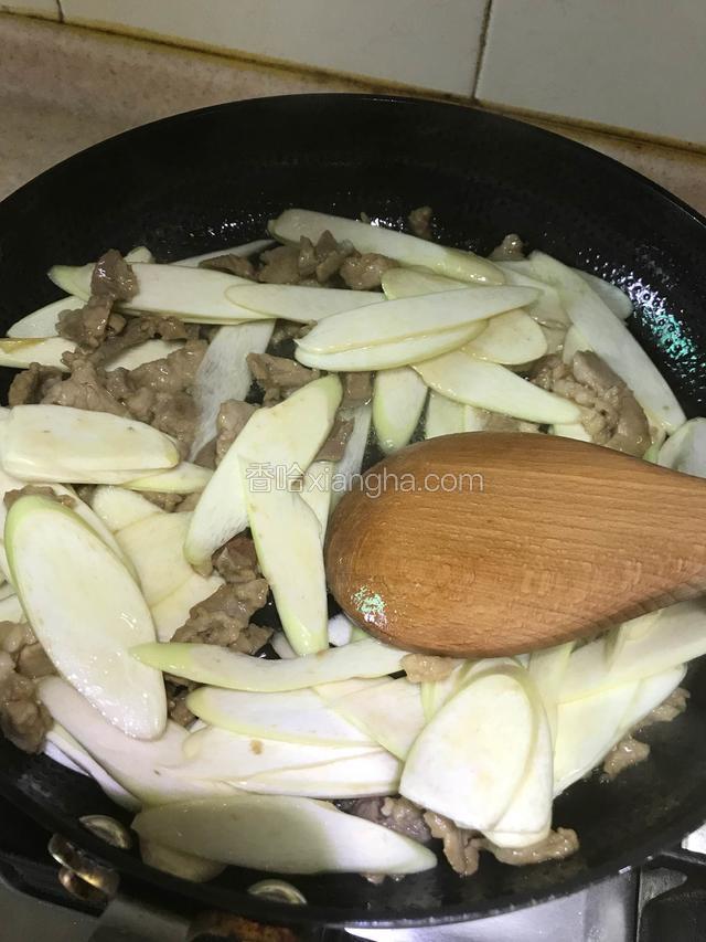 肉片发白断生下茭白