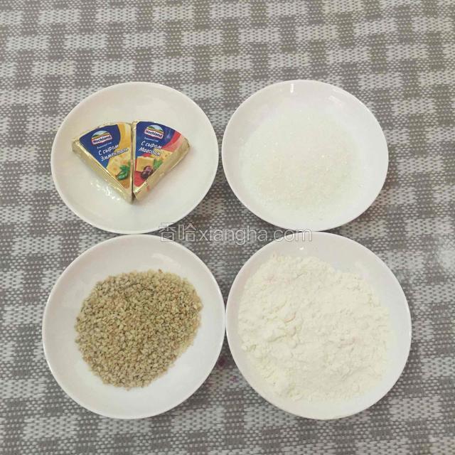 芝士2块，白糖，面粉，芝麻适量，
小碟装的量，是8个饼的份量。