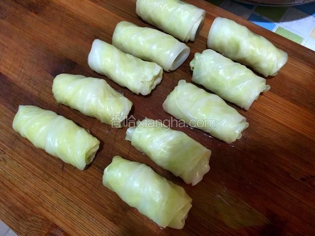 依次卷好所有包菜