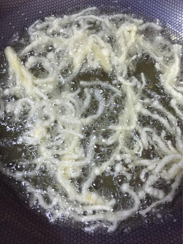 油温60度下锅炸制金黄色即可