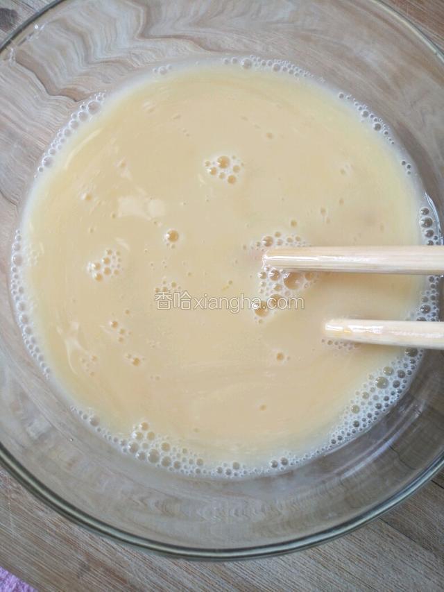 加点盐，加适量凉开水搅拌均匀