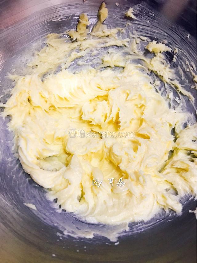 黄油软化后加糖打发变白