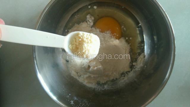 加入一小勺鸡精