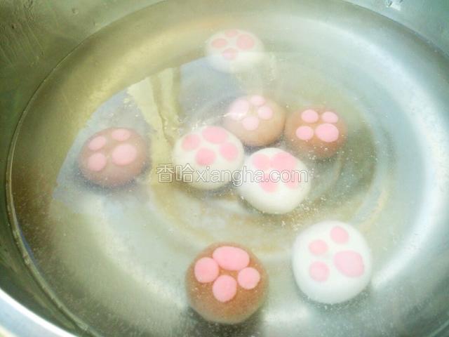 水开放入汤圆 