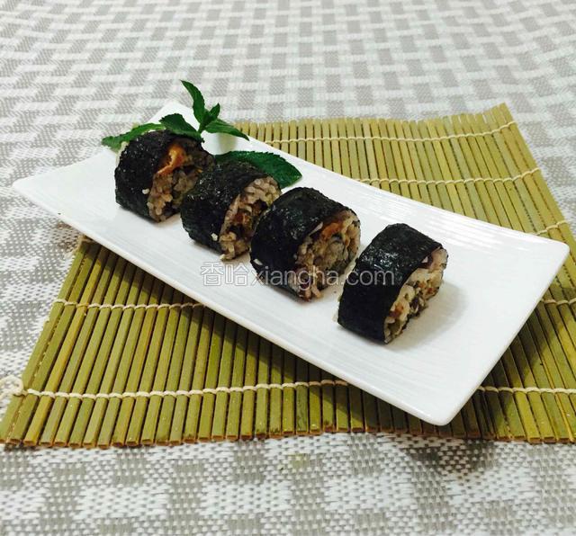 成品图
PS：这个是杂粮饭版本，比较香口，一点点咸味，鳗鱼也是带有酱香味道的。什么调味剂都没加。吃起来就很香了。