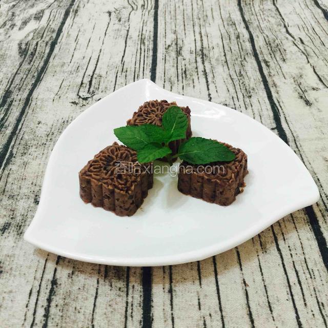 这个版本的芸豆饼不会很甜，口感清新。
