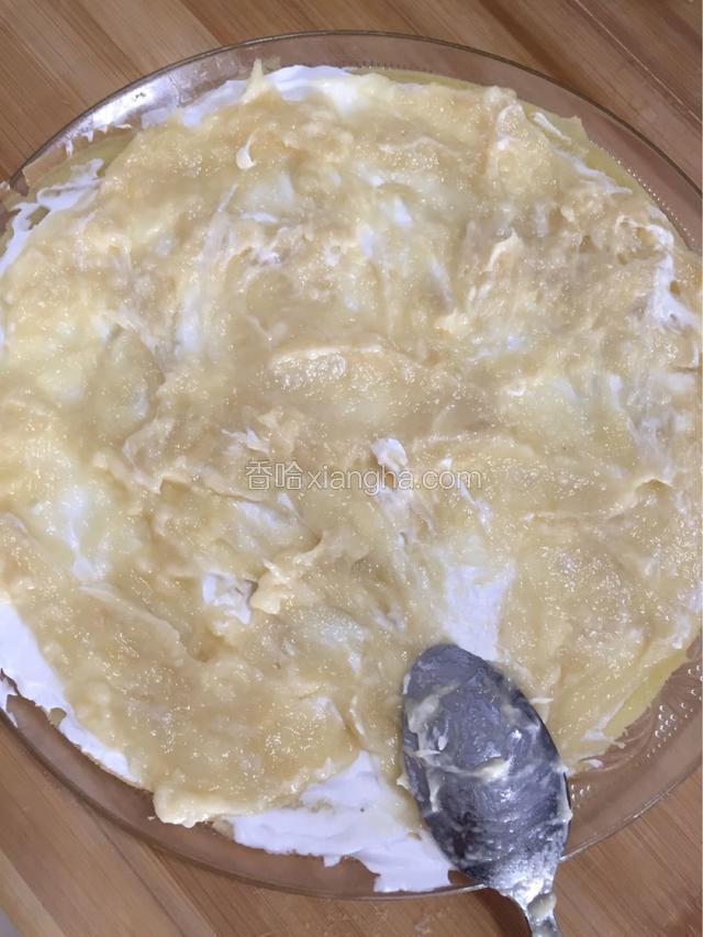 在涂一层榴莲泥 重复步骤全部涂完