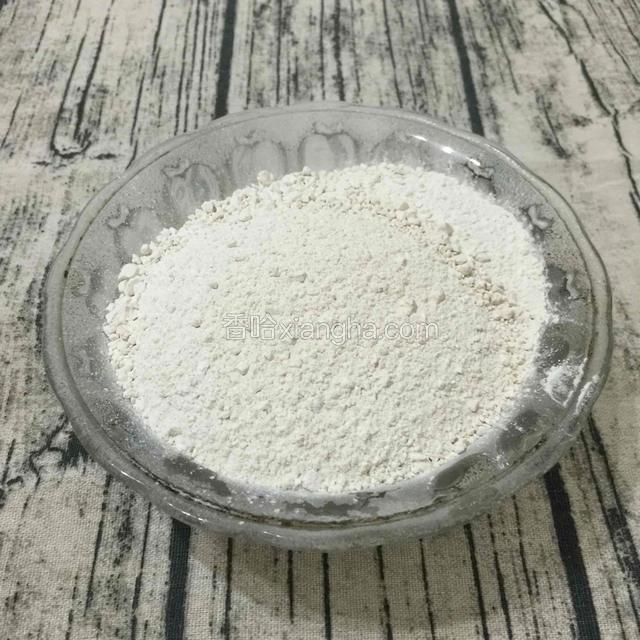 农家地瓜粉……这个版本是用地瓜粉
家里没有木薯粉，物尽其用，地瓜粉代替。也是可以的
PS：用木薯粉，芋圆会更加Q弹和透明感。