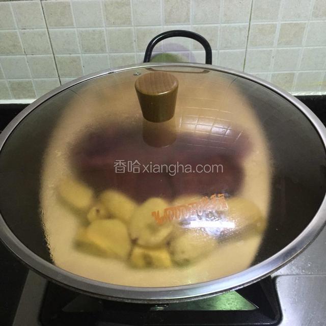 把紫薯，南瓜等切块放锅里蒸熟，
大约25分钟