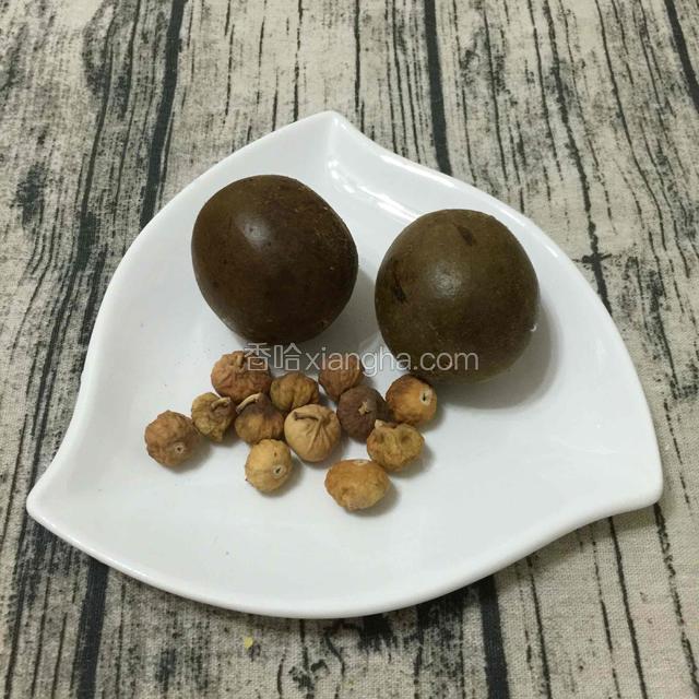 罗汉果2颗，无花果10颗
不想喝太浓，1个罗汉果也可以的