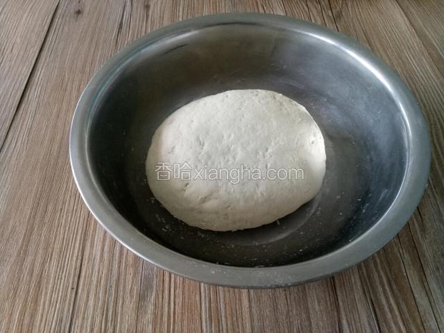 揉成光滑的面团
