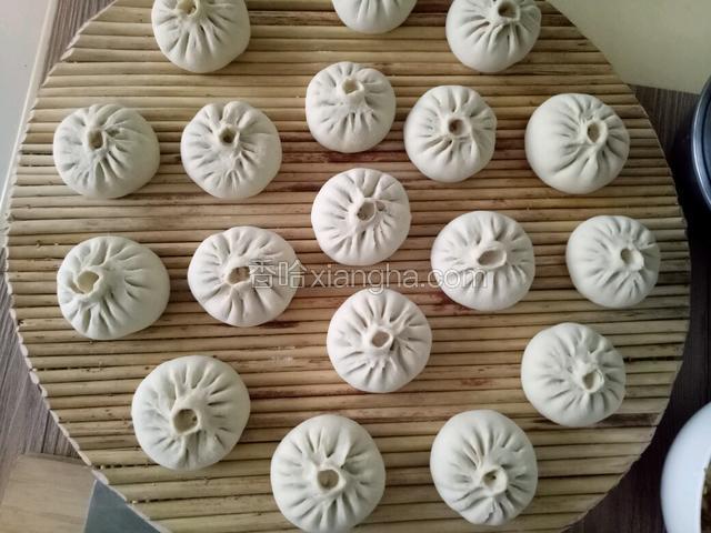 依次包完所有包子，二次醒发十分钟左右