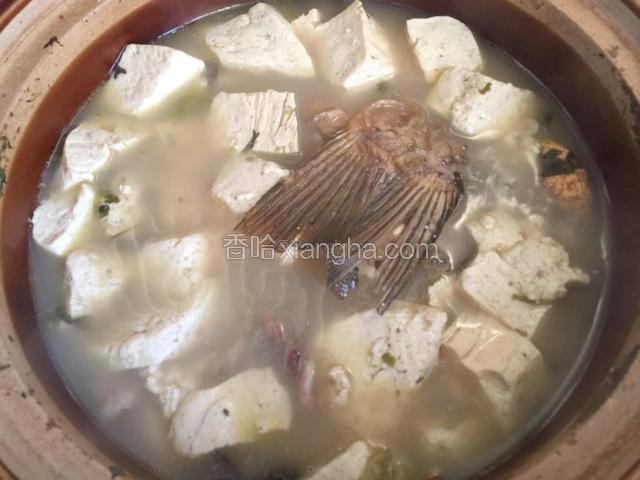 出锅撒香菜末，用盐调味。