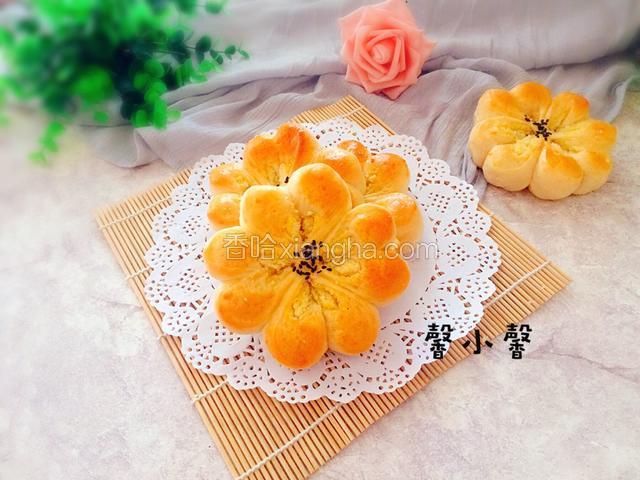 椰蓉花形面包
