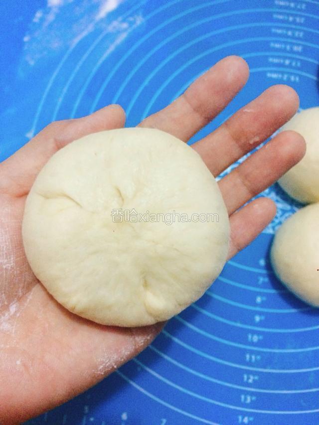 像包包子一样包好，收口。