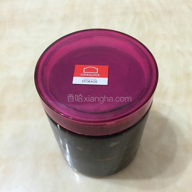 凉冻，放进冰箱存放，大概2~3天后，就可以食用了。
可以做各种小清新的美食了~玫瑰汤圆，玫瑰馅烙饼，玫瑰馅糕点……
心动了吧？友友们赶紧动手做起……