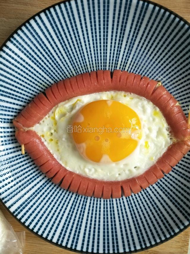 煎好盛入盘中