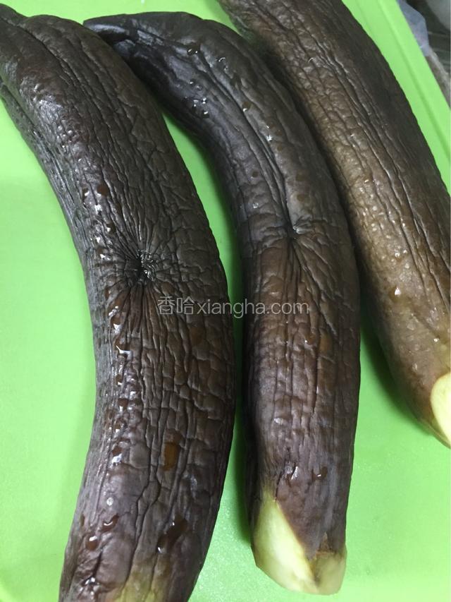 蒸熟的茄子取出晾凉