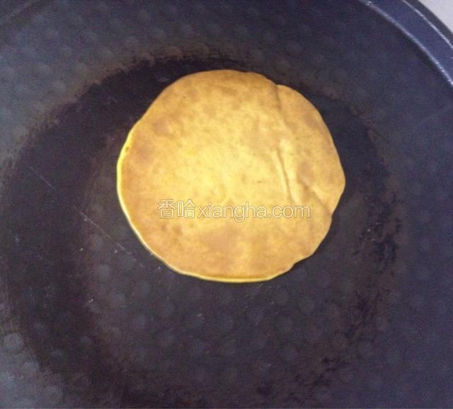 就可以翻面，在煎一分钟左右即可