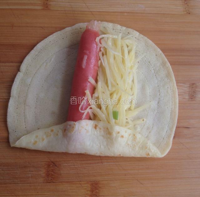 饼的下方折起