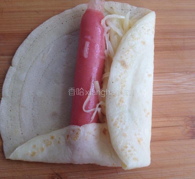再从右侧折起来