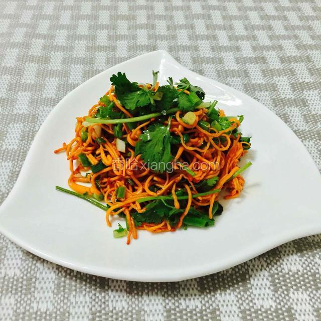 成品图
凉拌虫草花