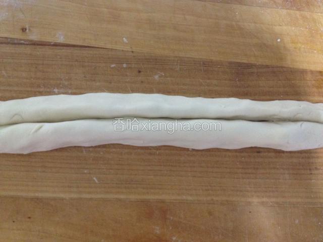 从两面卷起来