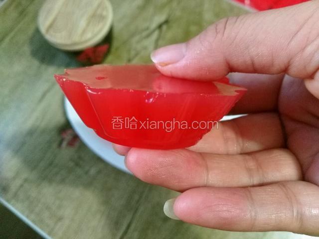 冷藏好西瓜果冻，看看晶莹剔透，是不是很有食欲