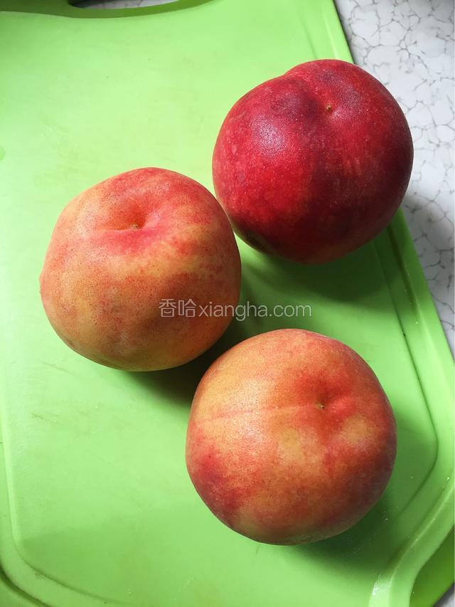 准备桃子洗净