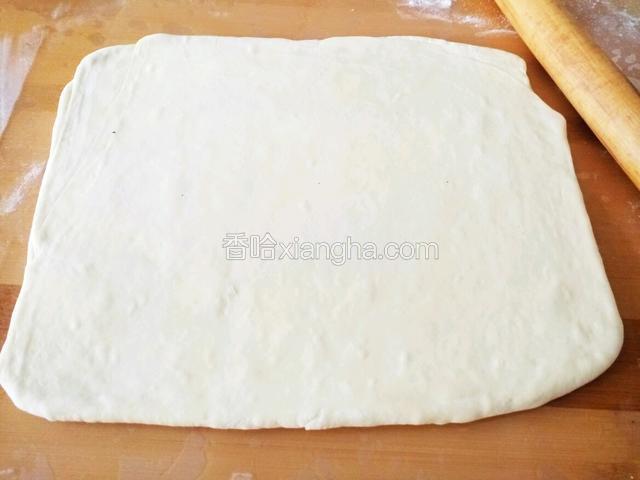取出擀成一厘米薄厚的面皮 这就完成了酥皮的制作 可以做各种各样的丹麦面包了 