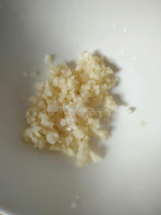 蒜瓣剁成蒜米