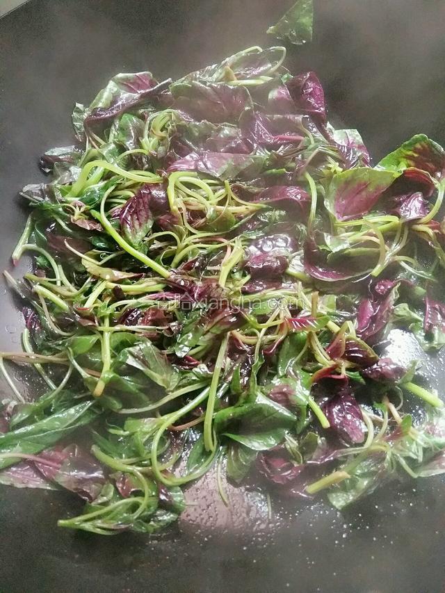 加适量盐淋上味极鲜