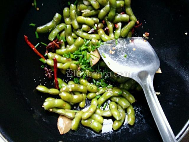 关火，撒上葱花装入盘中即可
