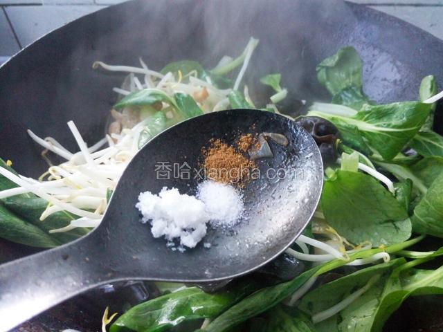 加盐 糖 十三香 鸡精调味