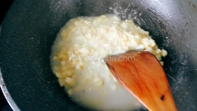 倒入锅内收汁