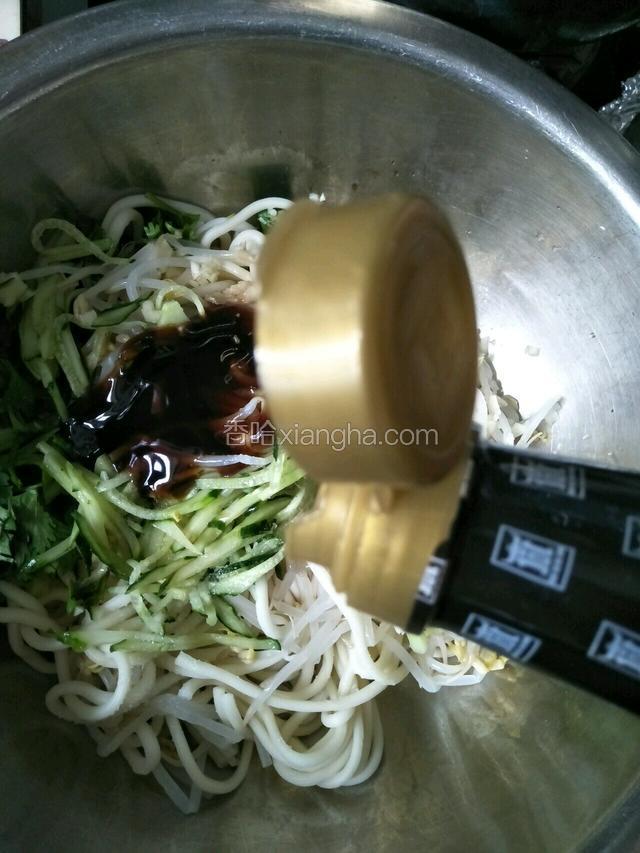 加盐，虾粉，蚝油，醋，生抽