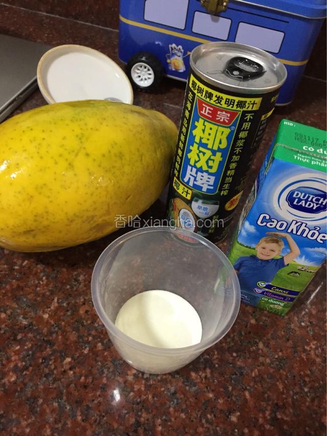 用新鲜椰汁做就麻烦些，想要简单点可直接买椰子汁就好，操作方法一样。
