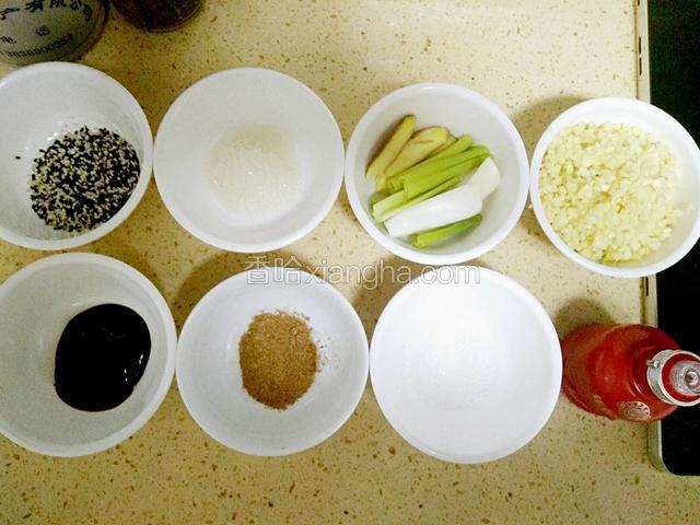 将所需要的材料配置好。
