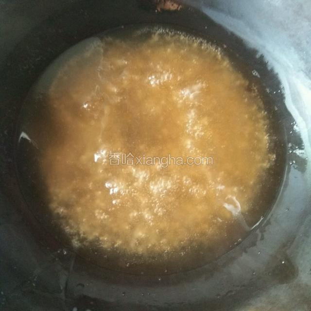 再加入水淀粉搅拌至浓稠
