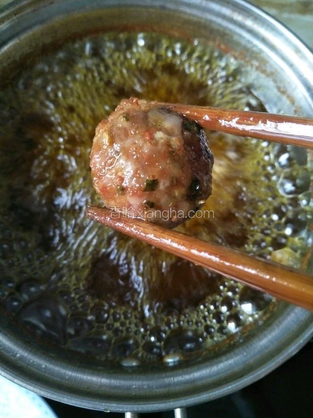 炸至金黄即可（外酥里嫩）