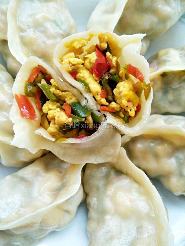 蒸熟后的饺子