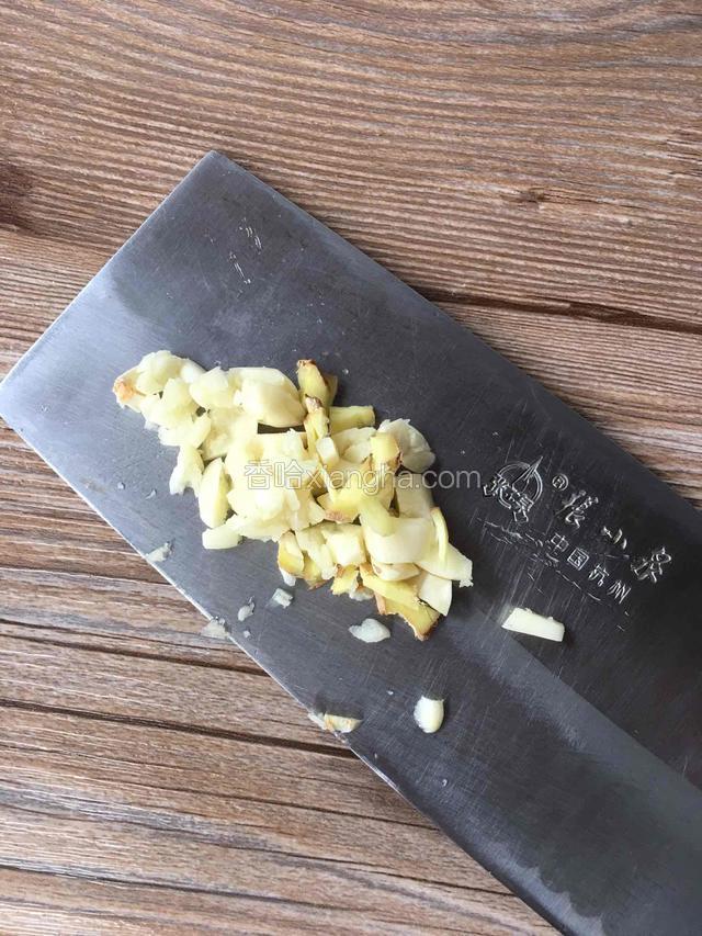 生姜蒜切碎