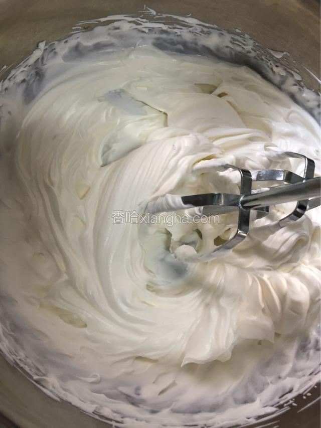将淡奶油打发至裱花状即可