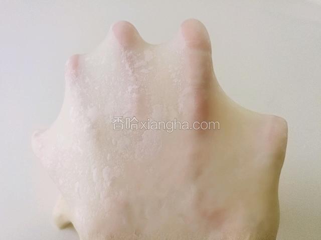 揉至面团能拉出薄膜的扩展阶段就可以了。