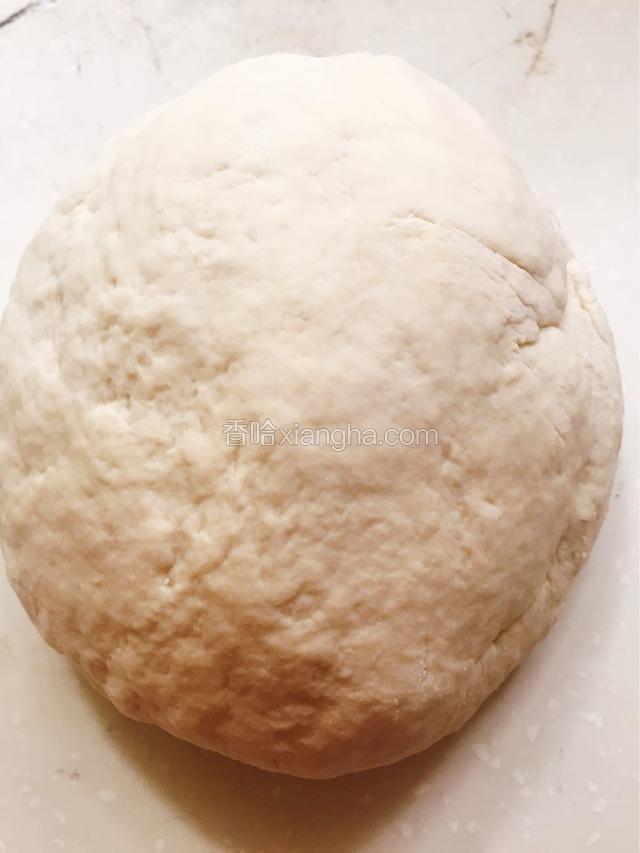 揉成光滑面团备用