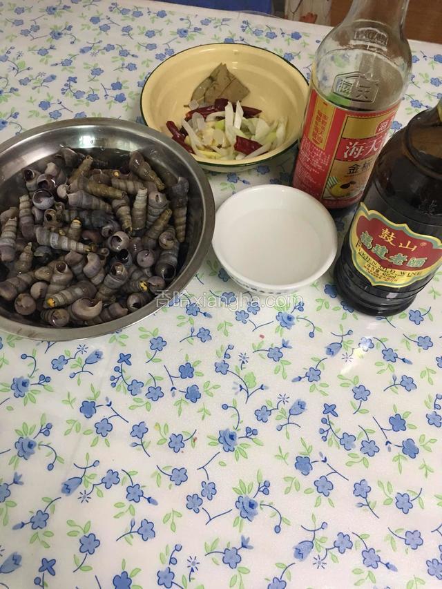 将材料准备好，地瓜粉加点水最后勾芡汤汁用