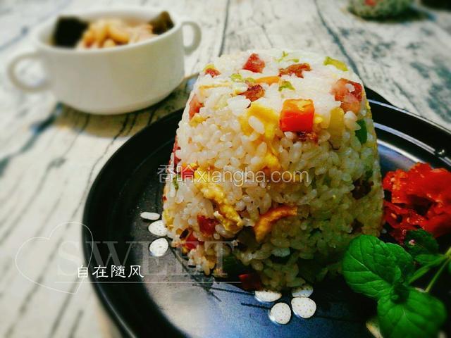 腊肠菜丁蛋炒饭